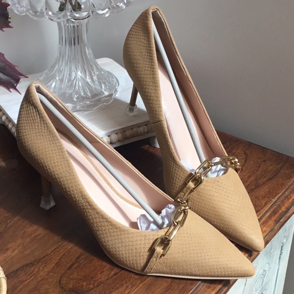 PiePieBuy women’s pointed toe pumps, animal skin office dress shoes. Size 8.5